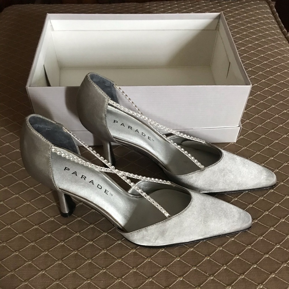 Women’s Heels - Picture 2 of 5